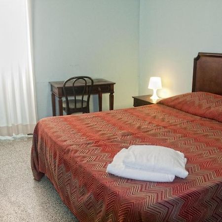Residence Riva Gaia Terracina Luaran gambar