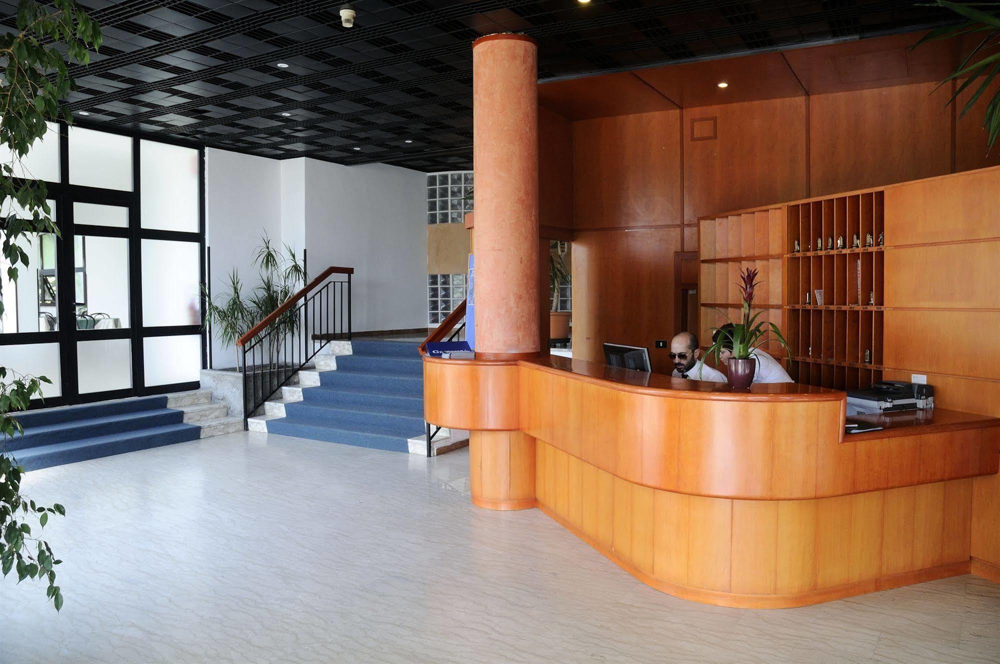 Residence Riva Gaia Terracina Luaran gambar